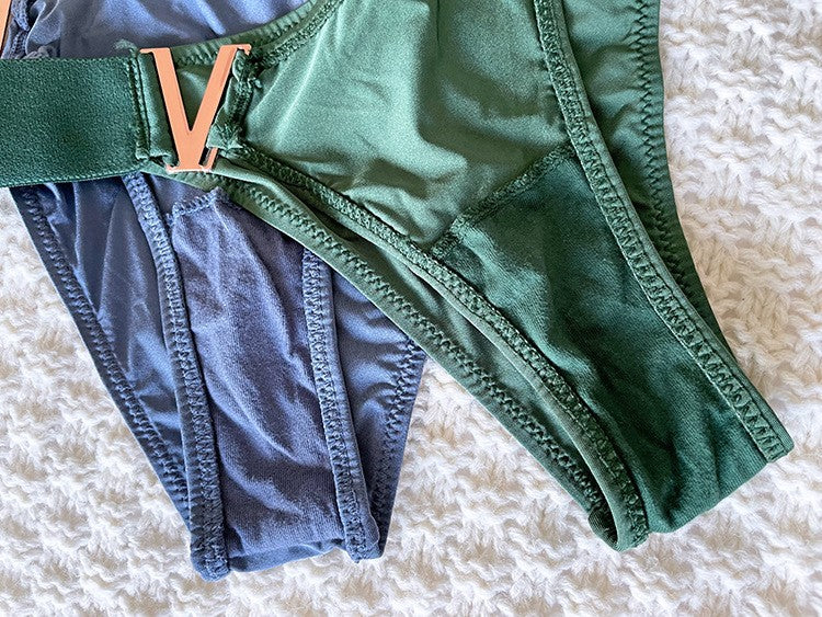 Venta al por mayor Bragas Cintura media Bragas de seda de hielo Una pieza T Back Color sólido Sin costuras Metal V Mujer Ropa interior